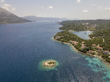 Contemporary Seaside Villa with Heated Pool Žrnovo