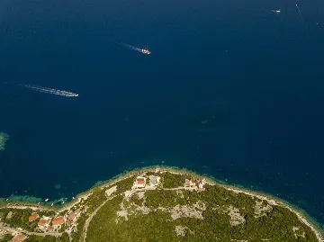 Contemporary Seaside Villa with Heated Pool Žrnovo