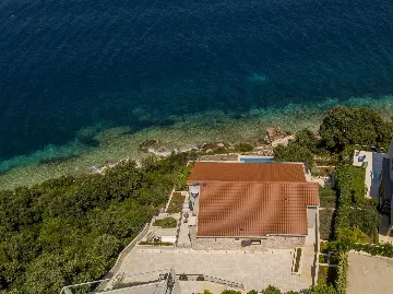 Contemporary Seaside Villa with Heated Pool Žrnovo