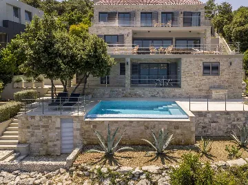 Contemporary Seaside Villa with Heated Pool Žrnovo