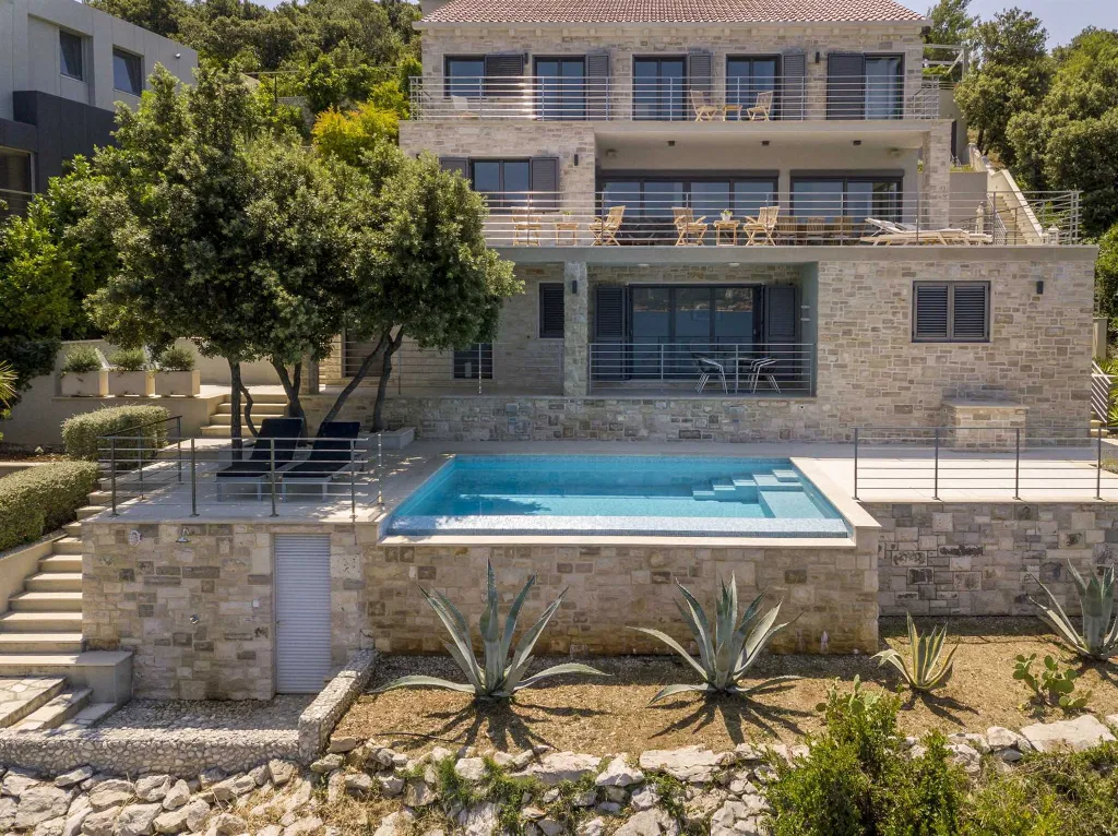 Contemporary Seaside Villa with Heated Pool Žrnovo