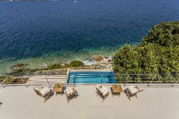 Contemporary Seaside Villa with Heated Pool Žrnovo