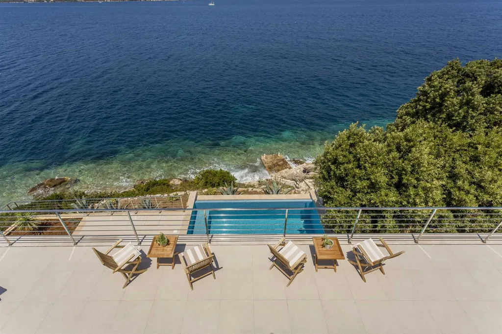 Contemporary Seaside Villa with Heated Pool Žrnovo