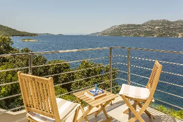 Contemporary Seaside Villa with Heated Pool Žrnovo