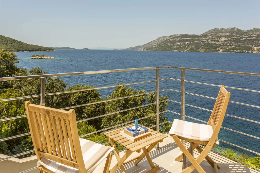 Contemporary Seaside Villa with Heated Pool Žrnovo