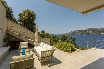 Contemporary Seaside Villa with Heated Pool Žrnovo