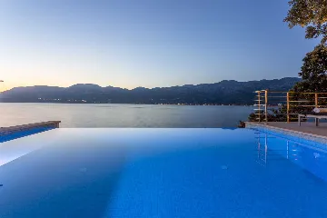 Contemporary Seaside Villa with Heated Pool Žrnovo