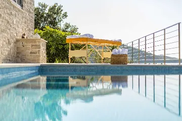 Contemporary Seaside Villa with Heated Pool Žrnovo