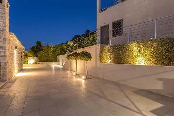 Contemporary Seaside Villa with Heated Pool Žrnovo