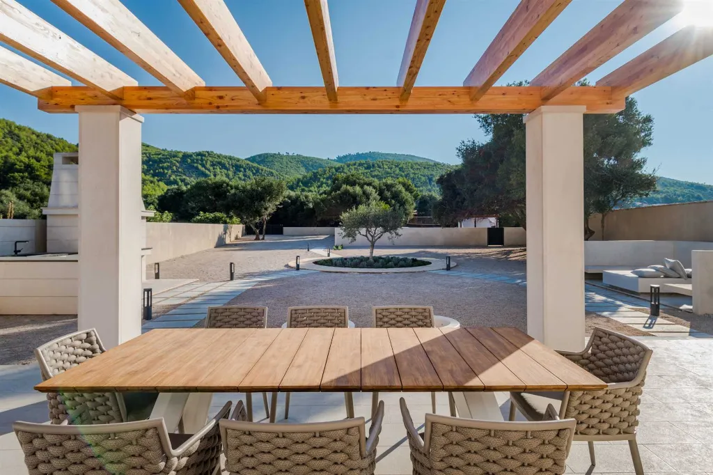 Seaside Villa with Heated Pool in Prižba