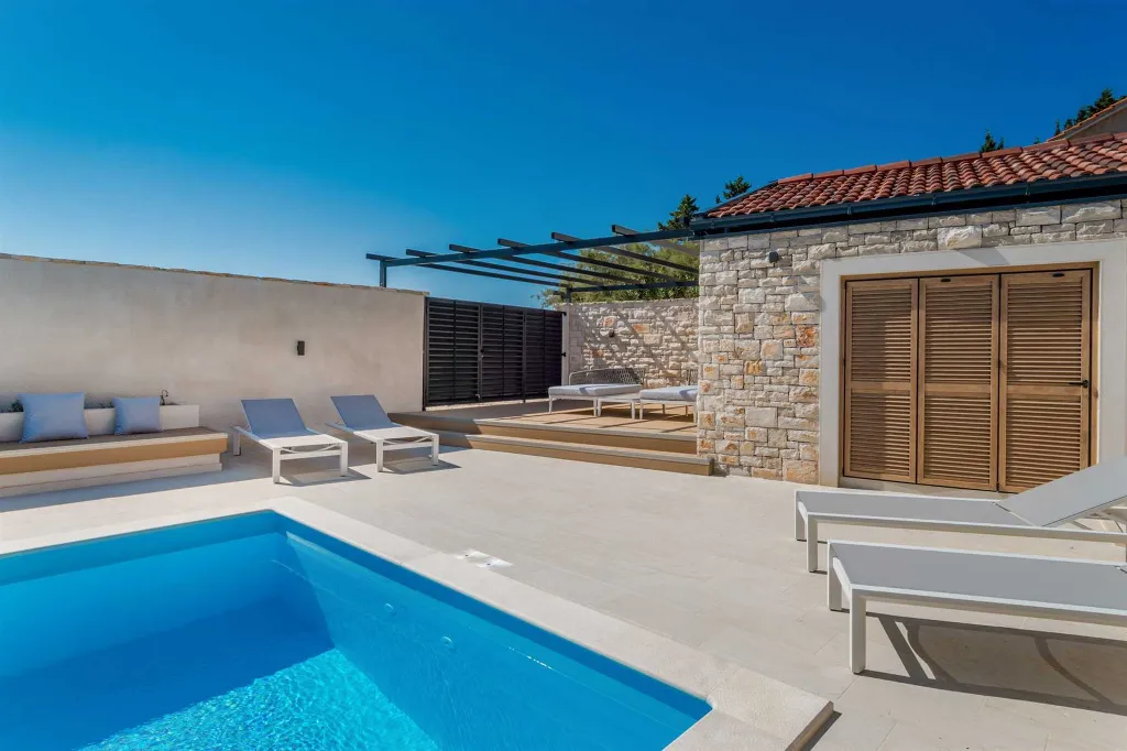 Seaside Villa with Heated Pool in Prižba