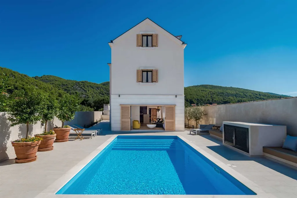 Seaside Villa with Heated Pool in Prižba