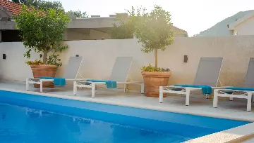 Seaside Villa with Heated Pool in Prižba