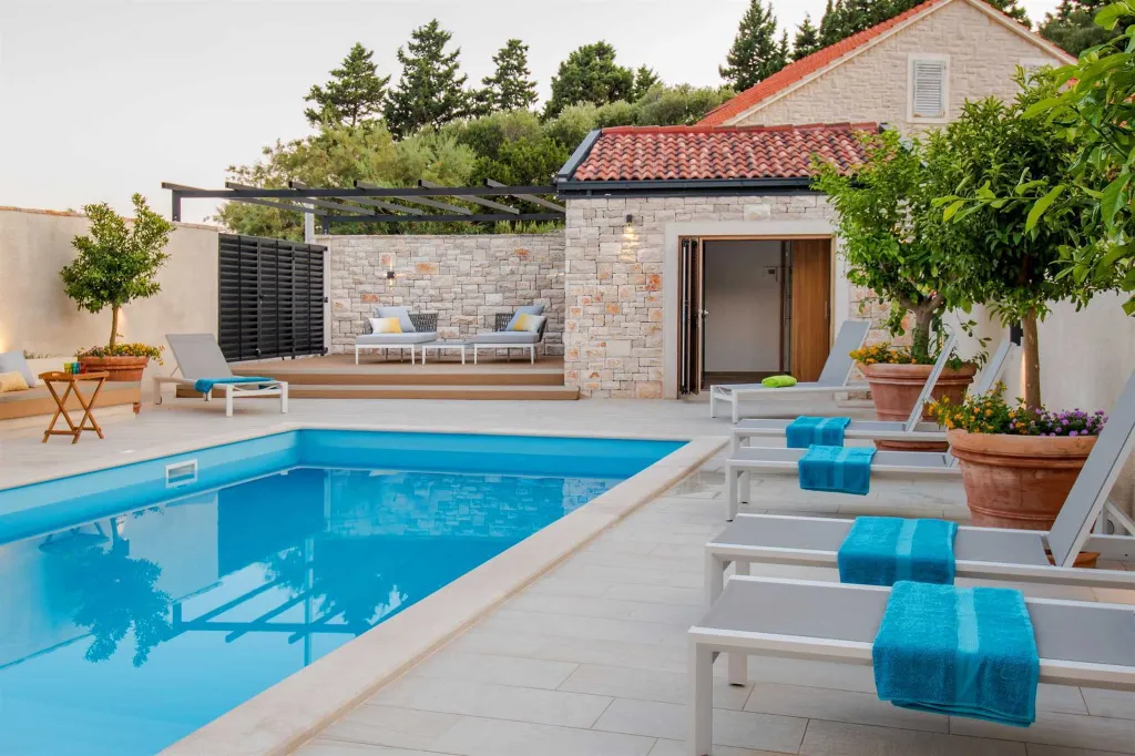 Seaside Villa with Heated Pool in Prižba