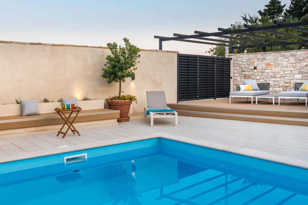 Seaside Villa with Heated Pool in Prižba