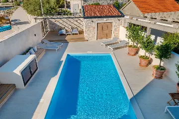 Seaside Villa with Heated Pool in Prižba