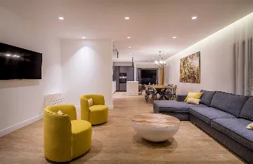 Seaside Villa with Heated Pool in Prižba