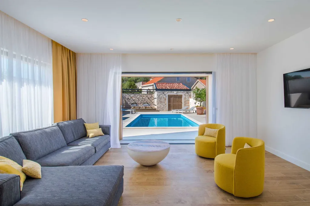 Seaside Villa with Heated Pool in Prižba