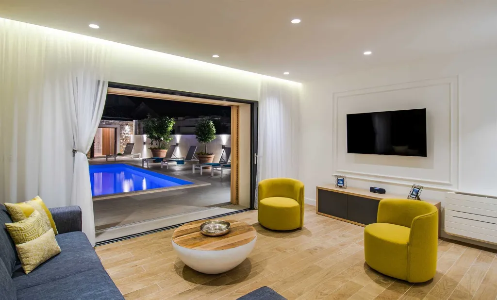 Seaside Villa with Heated Pool in Prižba