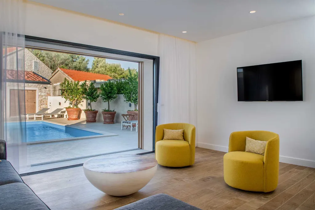 Seaside Villa with Heated Pool in Prižba