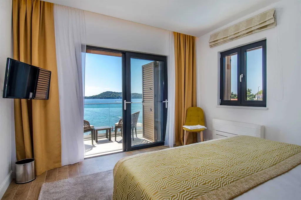Seaside Villa with Heated Pool in Prižba