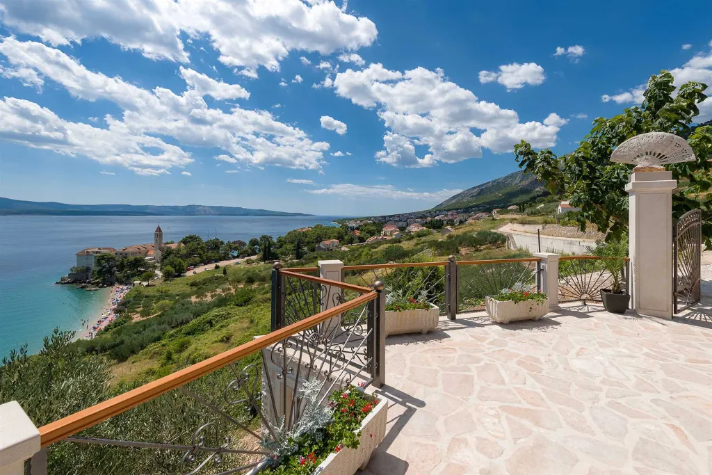 Modern Villa with Pool and Sauna in Bol