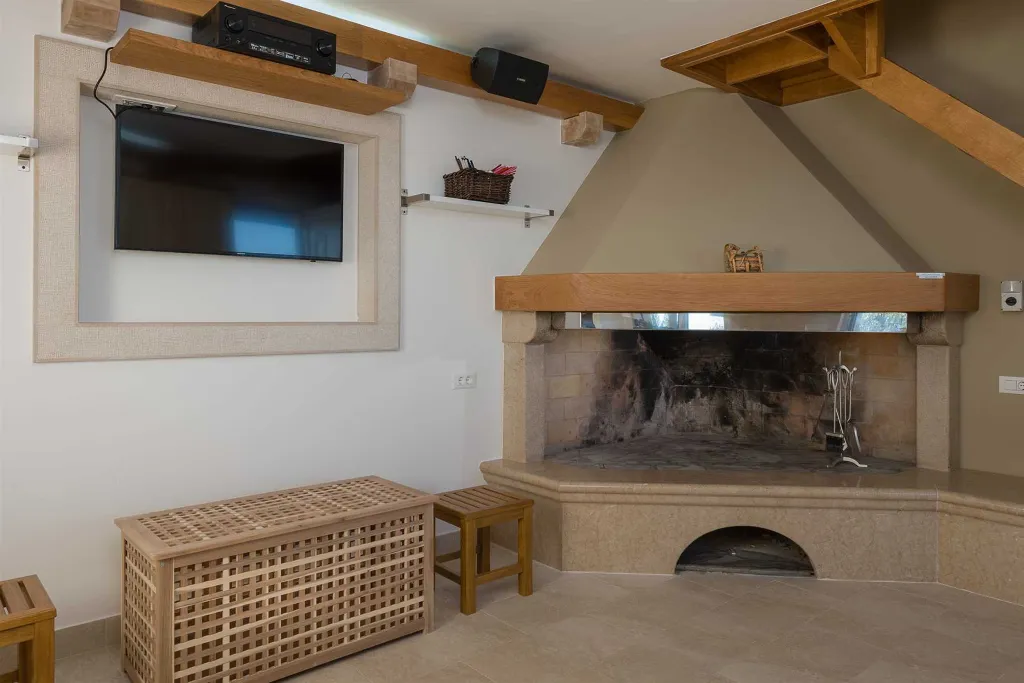 Modern Villa with Pool and Sauna in Bol