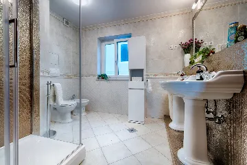 Seafront Family Apartment with Terrace, Vis