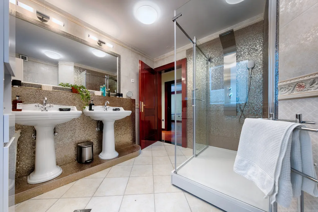 Seafront Family Apartment with Terrace, Vis