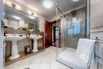 Seafront Family Apartment with Terrace, Vis