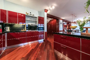 Seafront Family Apartment with Terrace, Vis