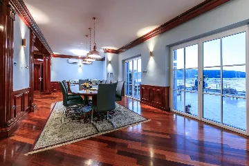 Seafront Family Apartment with Terrace, Vis