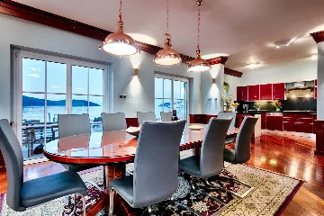 Seafront Family Apartment with Terrace, Vis