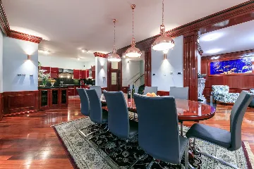 Seafront Family Apartment with Terrace, Vis