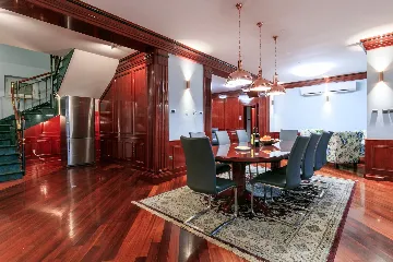 Seafront Family Apartment with Terrace, Vis