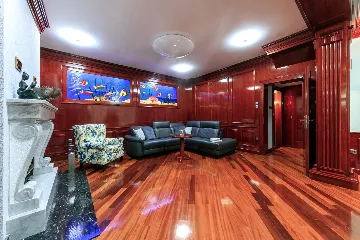 Seafront Family Apartment with Terrace, Vis