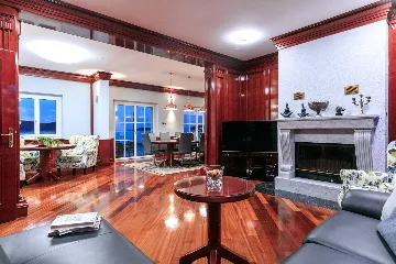 Seafront Family Apartment with Terrace, Vis