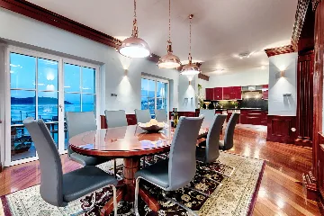 Seafront Family Apartment with Terrace, Vis