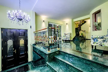 Seafront Family Apartment with Terrace, Vis