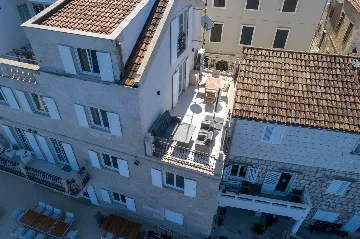 Seaview Apartment Retreat in Vis