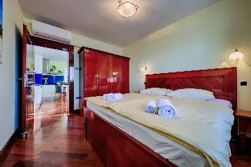 Seaview Apartment Retreat in Vis