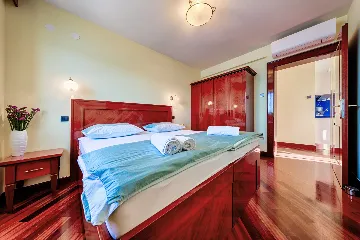 Seaview Apartment Retreat in Vis