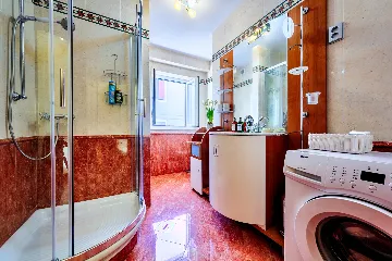 Seaview Apartment Retreat in Vis