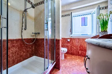 Seaview Apartment Retreat in Vis