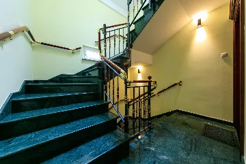 Seaview Apartment Retreat in Vis