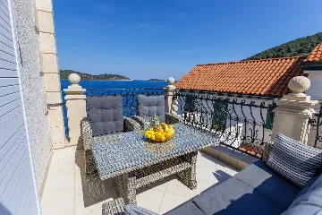 Seaview Retreat Apartment for Two in Vis