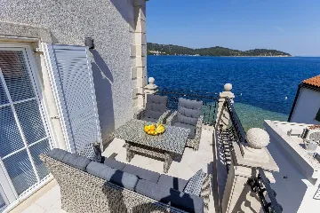 Seaview Retreat Apartment for Two in Vis