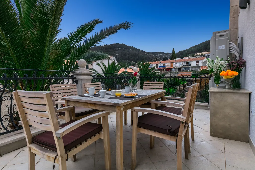 Seaview Retreat Apartment for Two in Vis