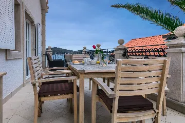 Seaview Retreat Apartment for Two in Vis