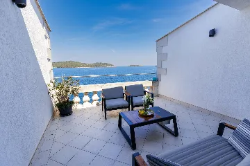 Seaview Penthouse Apartment in Vis